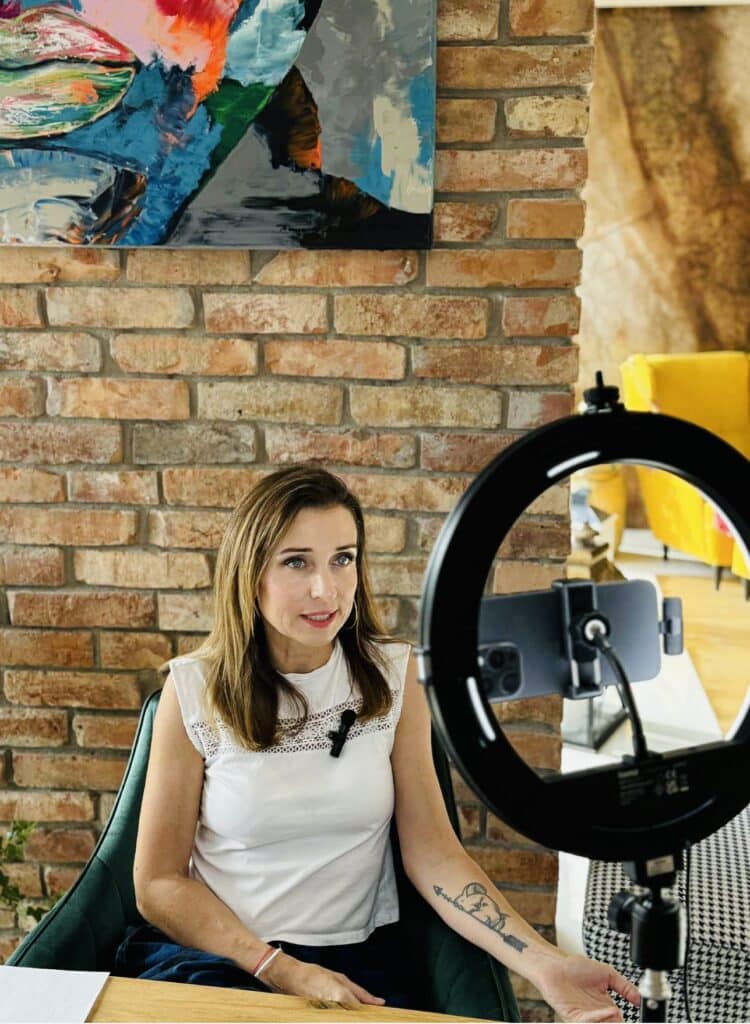 Anna Chudy — współwłaścicielka i główna księgowa 2 Anna Chudy podczas nagrywania filmu na kanał YouTube INFINITUM